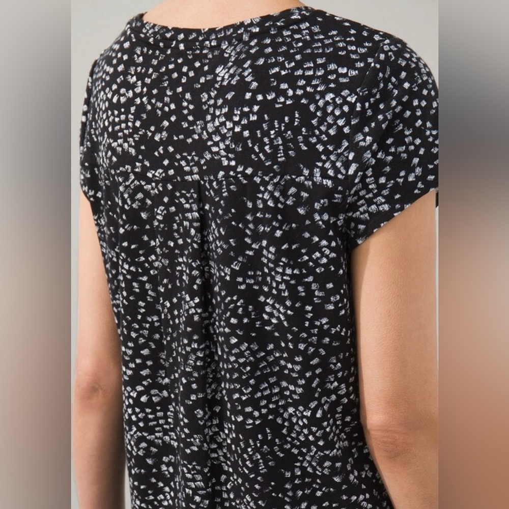 Chico’s | Zenergy Printed Shirttail Tee- Size M (1) - Picture 5 of 9